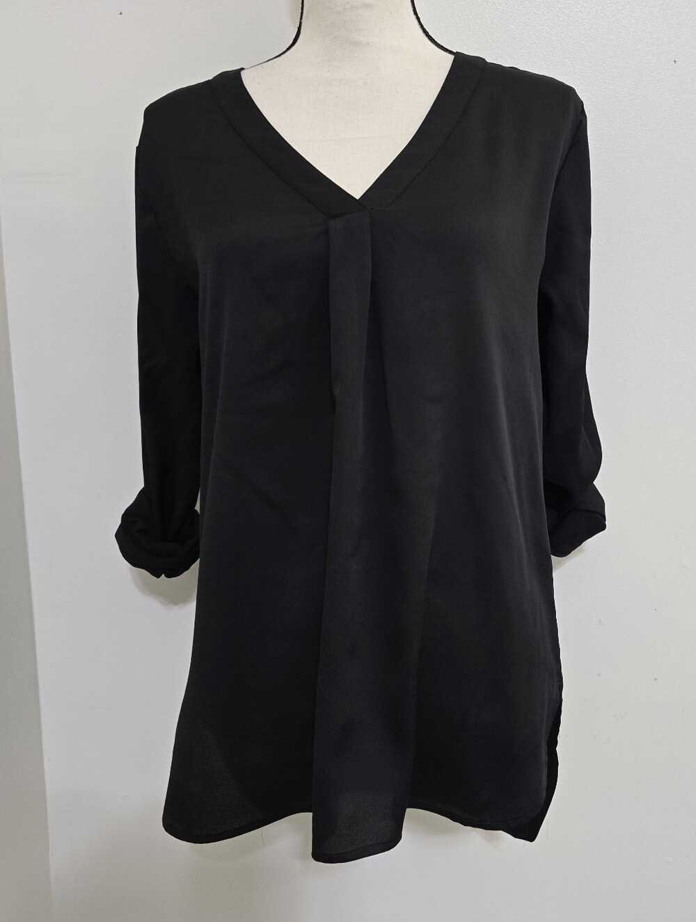 ANN TAYLOR size Small 3/4 Roll Tab Sleeve V Neck Casual Career Blouse Black